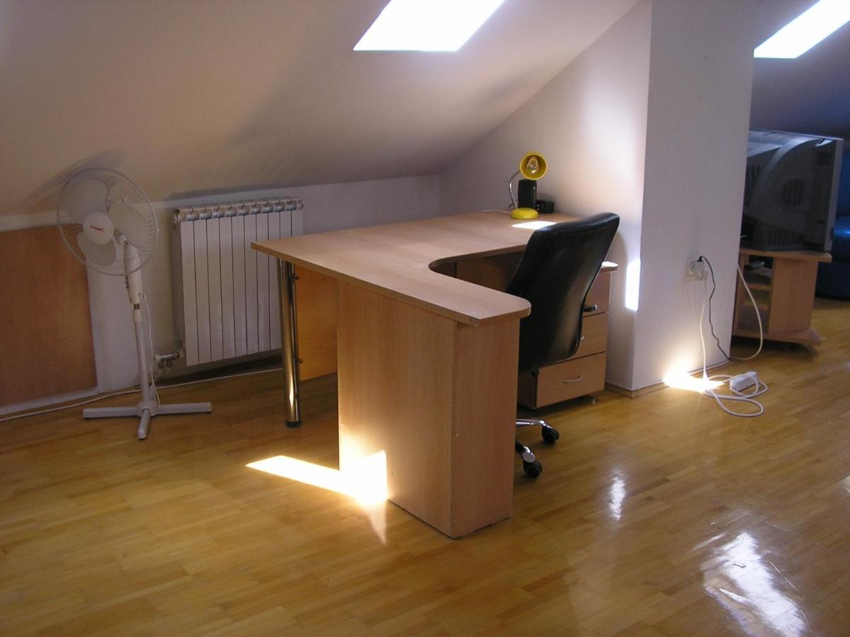 Suncano Potkrovje U Centru Apartman Szkopje Kültér fotó